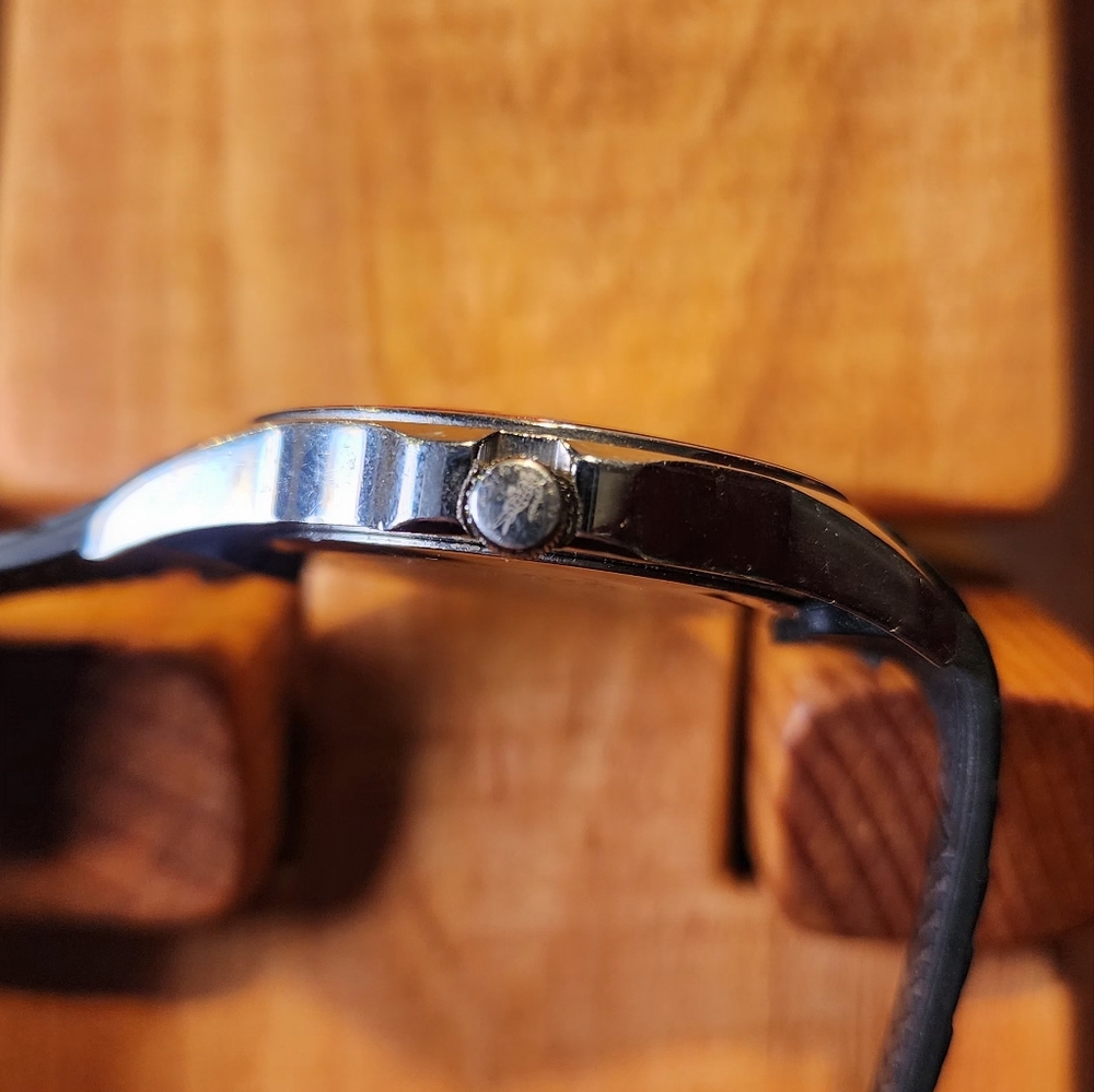 Men's Lacoste 1300G Watch - Picture 4 of 5